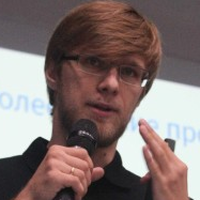 Stanislav Stolpovskiy headshot